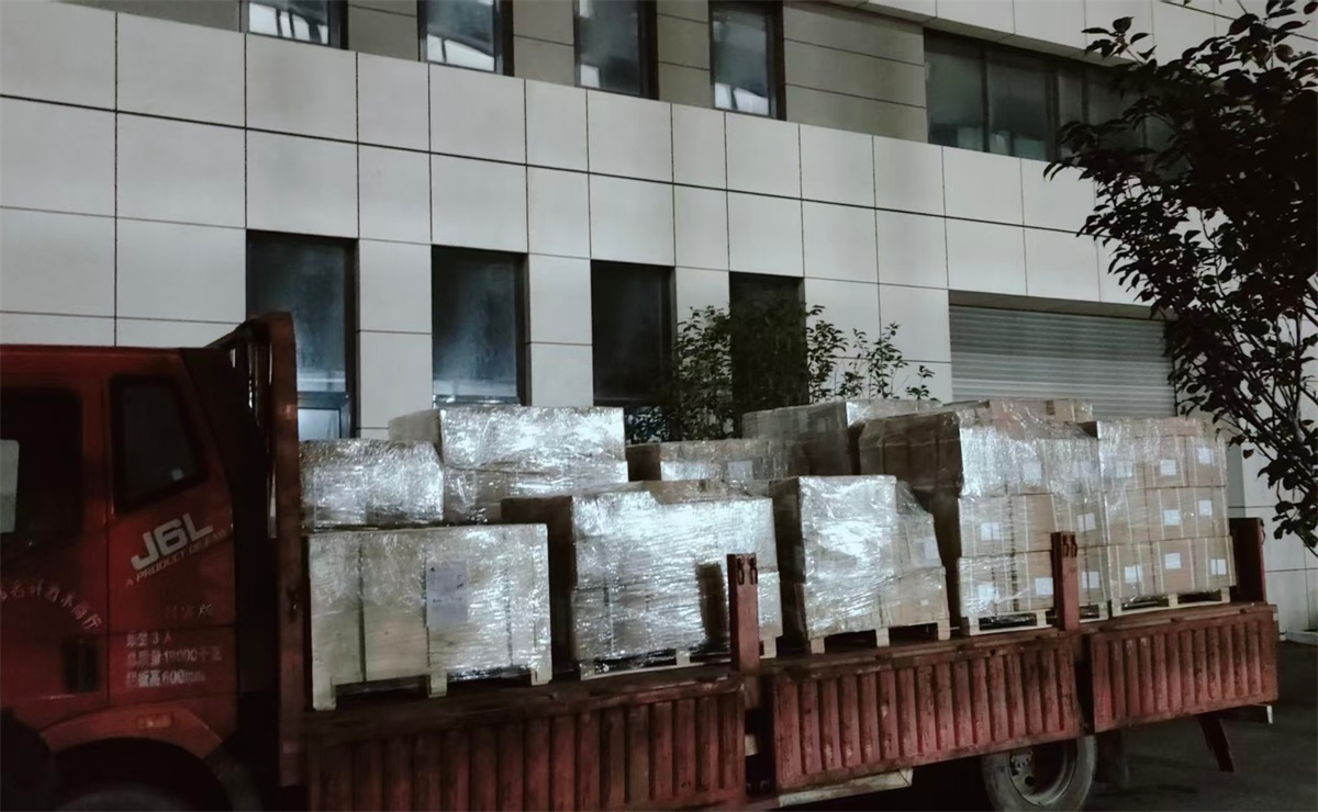 Энди теңіз теңіз аппараттық құралын өндіріп, оны портқа жеткізді